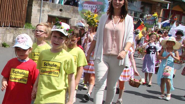 ...Die Vorschulkinder des Kindergartens Friedenskirche laufen auch schon mit. Fotos: Sonja Adam