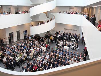 In Erlangen wurde am Freitag mit einem Festakt der Neubau des Landratsamts des Landkreises Erlangen-Höchstadt eingeweiht. Foto: Christian Bauriedel