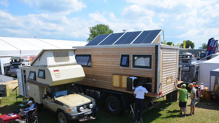 Dachzelte in jeder Form und Größe, auch das bot die Abenteuer- und Allrad-Offroadmesse in Bad Kissingen. Peter Rauch