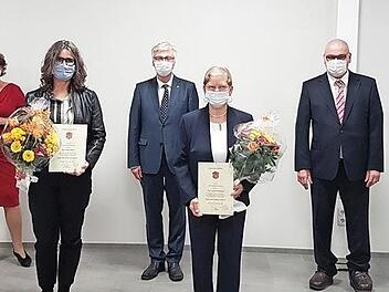 Gruppenbild mit Bürgermeister und den ausgeschiedenen Gemeinderatsmitgliedern Foto: p