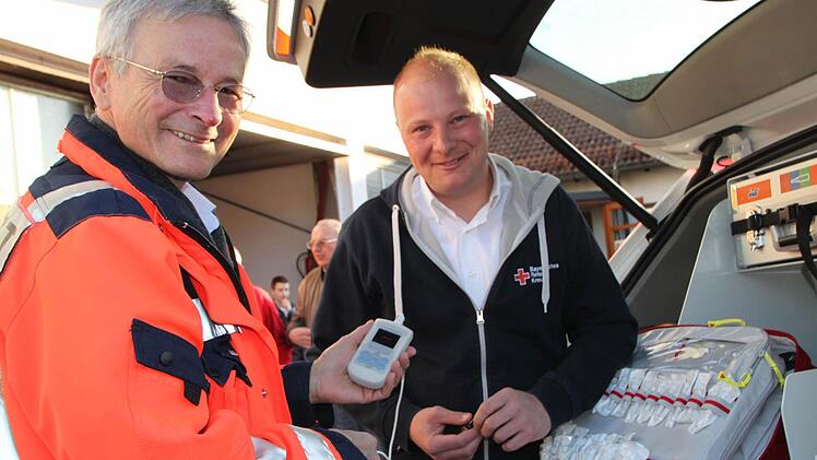 Impressionen von der Übergabe eines neuen Notarzteinsatz-Fahrzeugs an die Rettungswache Bad Brückenau am 8. April 2015. Foto: Ulrike Müller