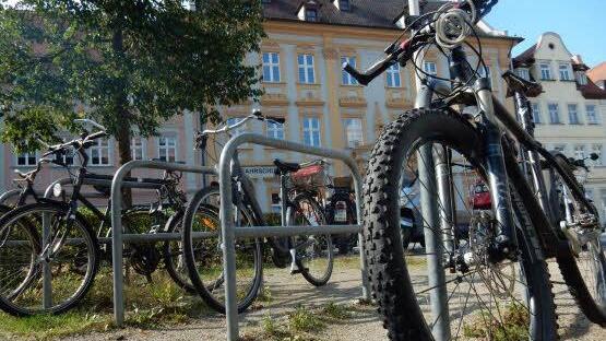 Noch Ständer frei: Schillerplatz.