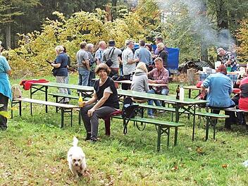 An einem herrlichen Sp&auml;tsommertag sa&szlig;en die Rh&ouml;nklubfreunde aus Bad Kissingen und Motten beisammen. Foto: Hans-J&uuml;rgen Neumann
