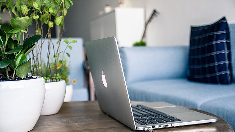 Inhalte zwischen iPhone und MacBook teilen: Mit AirDrop ist das ganz einfach möglich.