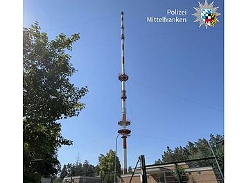 Jugendliche klettern auf Funkturm im Kreis Roth