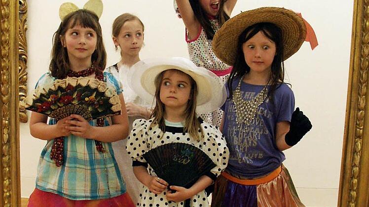 Theresa, Maxima, Mia, Emma und Maja im alten Familienbild.