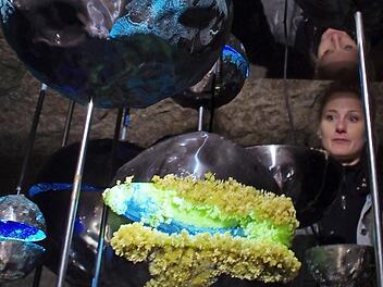 Rosmarie Weinlich zeigt zum zweiten Mal bei "Kronach leuchtet" eine Installation. Foto: Marco Meißner