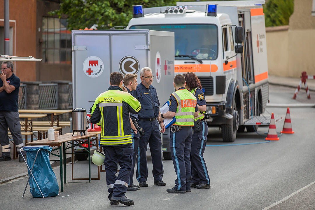 Historische Fachwerkhäuser in Spalt brennen aus - mehrere Verletzte