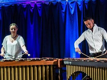 Das Marimba-Duo Katarzyna Mycka und Conrado Moya beeindruckte das Publikum in der "Kultur.Werk.Stadt" in Neustadt bei seinem Konzert mit seiner Musikalität und seiner Virtuosität gleichermaßen.Foto: Jochen Berger