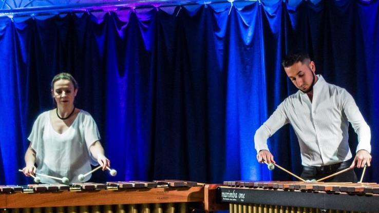 Das Marimba-Duo Katarzyna Mycka und Conrado Moya beeindruckte das Publikum in der "Kultur.Werk.Stadt" in Neustadt bei seinem Konzert mit seiner Musikalität und seiner Virtuosität gleichermaßen.Foto: Jochen Berger