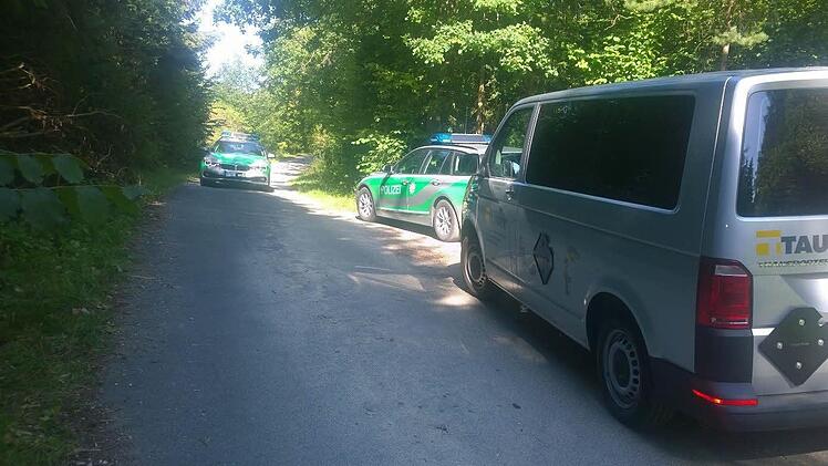 Die Polizei und ein Sprengkommando wurden alarmiert.  Fotos: Florian Seuß