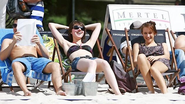 Stadtstrand auf der Insel Sch&uuml;tt in N&uuml;rnberg: W&auml;re das auch in Herzogenaurach denkbar?  Foto: Archiv