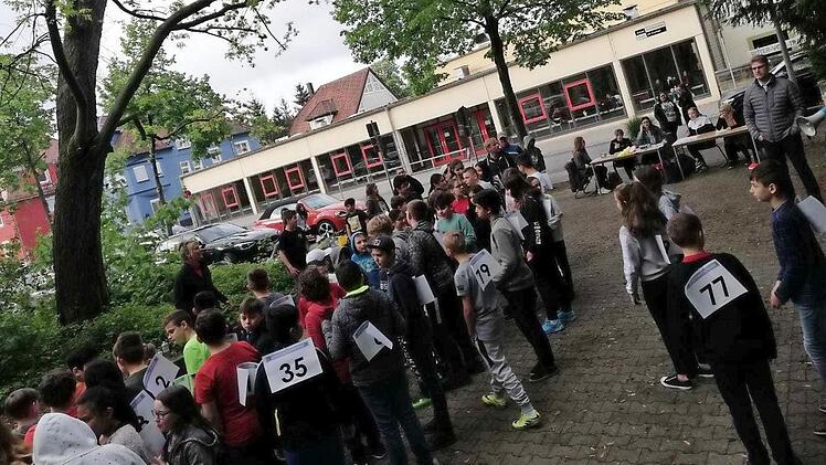 Die Traitteur-Schüler zeigten, wie fit sie sind. Beim landesweiten Projekt "Lauf dich fit" wird das Durchhaltevermögen der Forchheimer Kinder mit dem aus anderen Schulen gemessen. Foto: privat