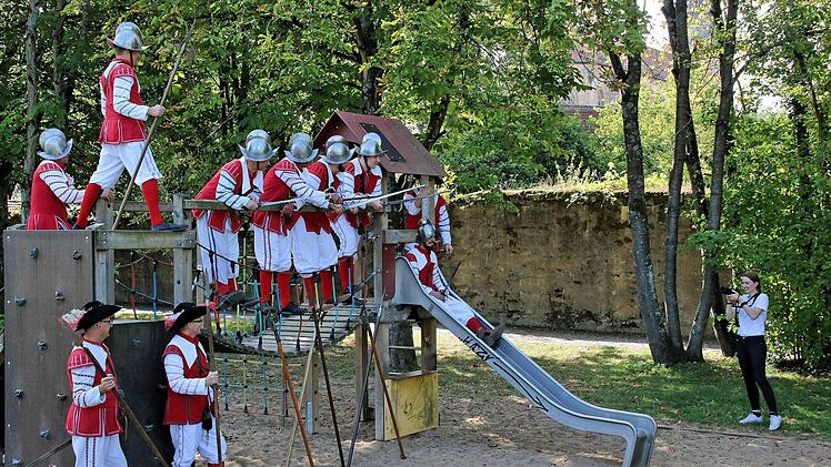 Der Spielplatz im Jörgentorpark eignete sich ideal für einige  Kalenderbilder. Foto: Dieter Britz