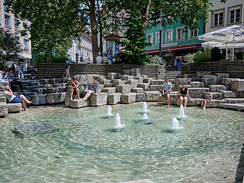 Bamberg: Obstmarktbrunnen l&auml;uft nach &uuml;ber drei Jahren wieder - "Wasser marsch"