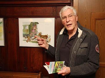 Volker Hahn präsentiert eine seiner Illustrationen. Fotos: Franz Galster