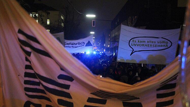 Studentendemonstration gegen die Baumängel an der Philosophischen Fakultät der Universität in Erlangen. Foto: Christian Bauriedel