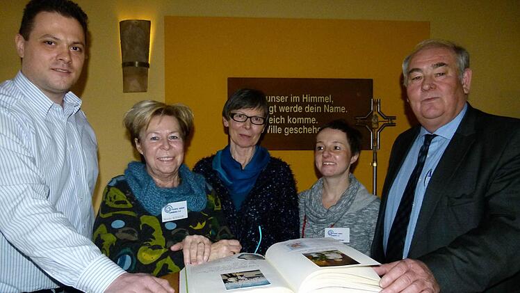 Der "Raum der Stille" im Christine Denzler-Labisch-Haus ist für Juden, Christen und Muslime gestaltet. Foto: Marion Krüger-Hundrup