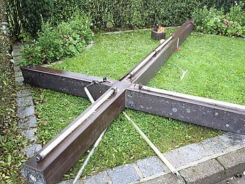 Das Kreuz in Gehülz wurde im Oktober Opfer eines Sturms.  Foto: Archiv/Schedel