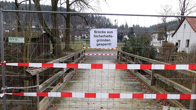 Weite Umwege müssen derzeit die Bewohner des Ortsteils "Weiherhaus" in Kauf nehmen, wenn Sie zur Kompostier- oder den Sportanlagen gelangen wollen. Foto: Dieter Hübner