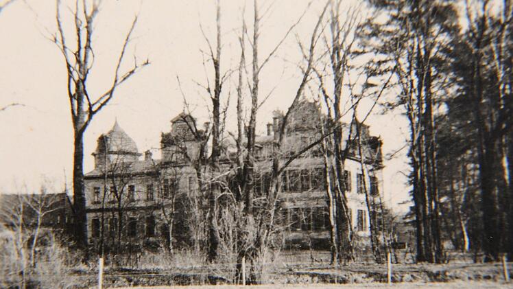 Das Schloss Oberau in den späten  1930er-JahrenGünter Wieske