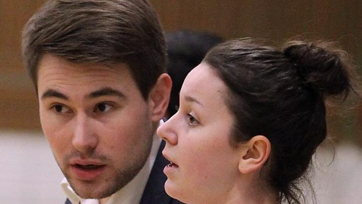 Unter der Führung von Trainer Konstantin Hammerl erreichten die Basketballerinnen der DJK Don Bosco Bamberg das Finale um die Meisterschaft in der 2. Liga Süd; bei ihm Jana Barth, für die neben Julia Förner und Magdalena Landwehr am Sonntag um 11.30 Uhr in der Baskidhall bereits eine Play-off-Partie in der Mädchen-Bundesliga (WNBL) gegen Freiburg ansteht. Foto: sportpress