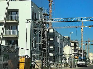 In der Aristide-Briand-Straße wird noch kräftig gebaut. Im Herbst soll es allerdings die ersten bezugsfertigen Einheiten geben.