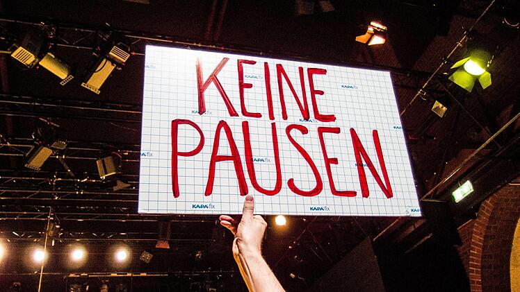 Turbulentes Bühnenvergnügen: "Selfies einer Utopie" mit Eva Marianne Berger, Alexandra Weis und Thomas Kaschel in der Coburger Reithalle.Foto: Jochen Berger