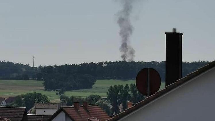 A3: Lkw brennt auf Raststätte Steigerwald
