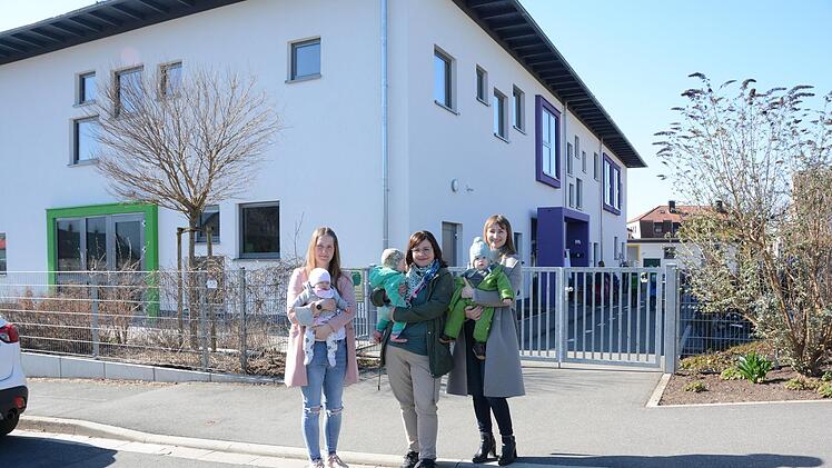 Julia Hatter, Nadja Fischer und Veronika Janitor (von links) suchen verzweifelt Krippenplätze für ihre Kleinen. In der Paul-Gerhardt-Kita hat es nicht geklappt.