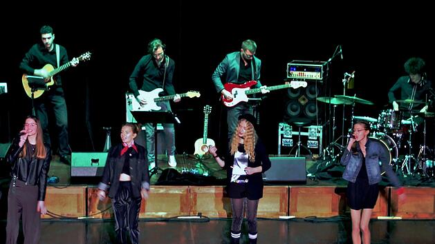 Das sieht schon ganz kess aus: Die Gesangsklasse der Musikschule Schweinfurt. Foto: Werner Vogel