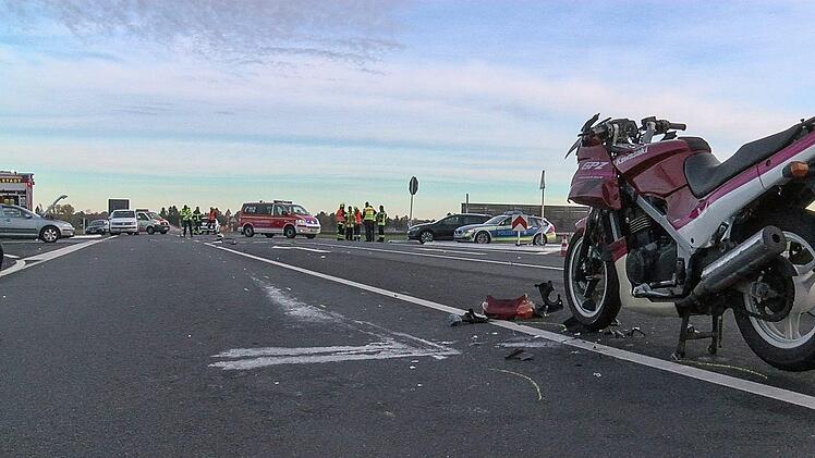 Ein 18-j&auml;hriger Motorradfahrer ist am Mittwochmorgen bei einem Unfall im Kreis W&uuml;rzburg schwer verletzt worden. Foto: News5/Desk