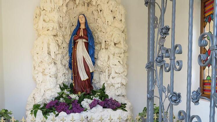 Die Tür zu der Marienstatue ist nach der Restaurierung nun wieder geöffnet.