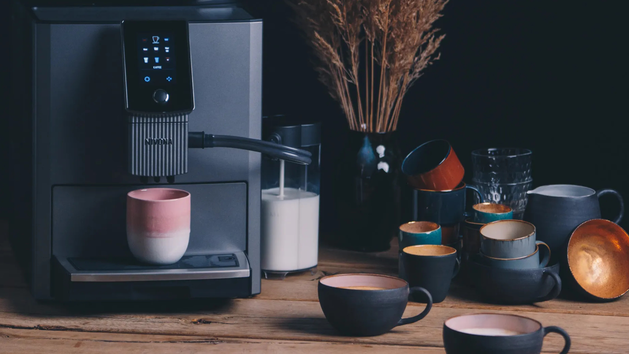 Nivona Kaffeevollautomat mit verschiedenen Kaffeespezialit&auml;ten