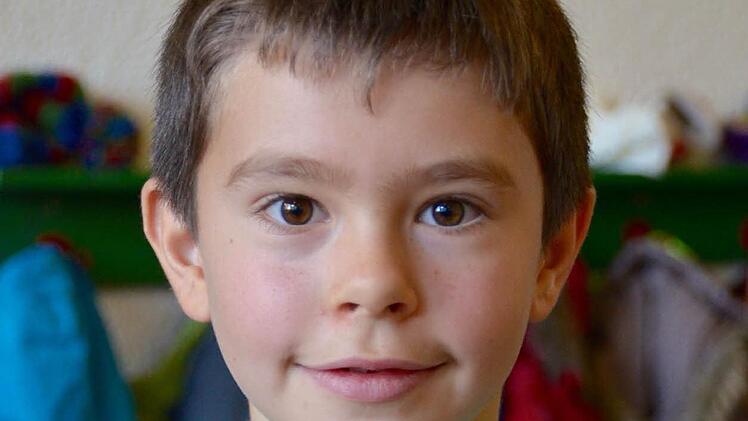 Jonas(8) aus Stralsbach hat im Wald jede Menge Papier und Glasflaschen aufgelesen. Kathrin Kupka-Hahn