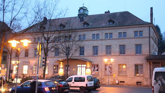 Der Kronacher Bahnhof soll in den kommenden Jahren barrierefrei ausgebaut werden.  Foto: Friedwald Schedel