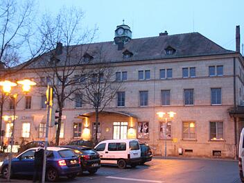 Der Kronacher Bahnhof soll in den kommenden Jahren barrierefrei ausgebaut werden.  Foto: Friedwald Schedel