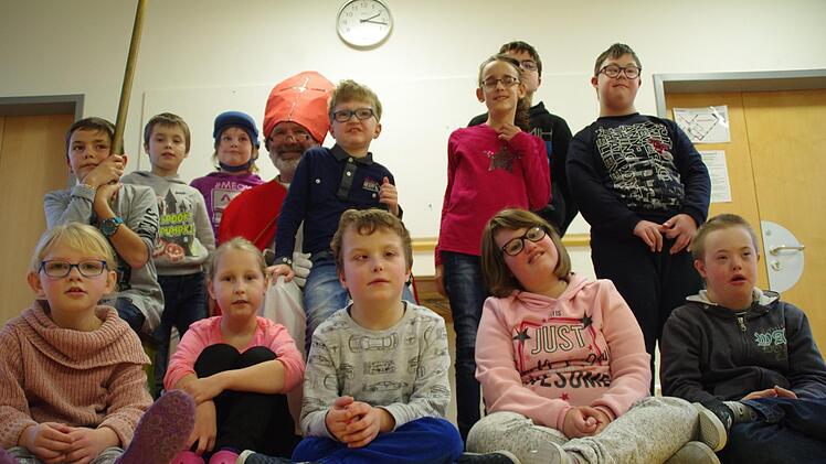 Der Nikolaus besuchte die Petra-Döring-Schule in Kronach. Foto: Marco Meißner
