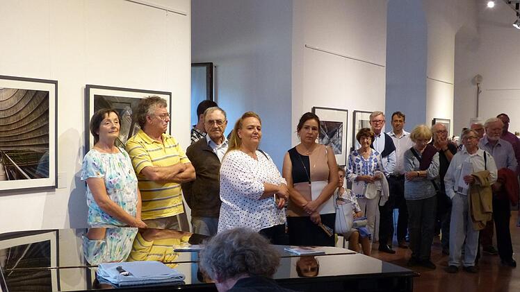 Die ausstellenden Fotografen des Fotoforums: Edmund Allertseder (Bamberg), Andreas Kraitzek (Bamberg),  Jürgen Zeitler (Stegaurach),  Daniel Preußner (Bamberg),  Kai Rogler (Forchheim),  Petra Sitzmann (Forchheim) und  Gisela Steinlein (Forchheim) Foto: Pauline Lindner