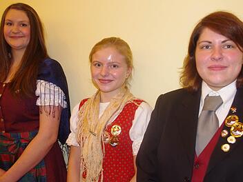Sie haben die D 3-Leistungsabzeichen erhalten (von links): Sarah Neubauer, Sarah Schlick und Jeannette Wich.