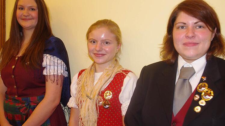 Sie haben die D 3-Leistungsabzeichen erhalten (von links): Sarah Neubauer, Sarah Schlick und Jeannette Wich.