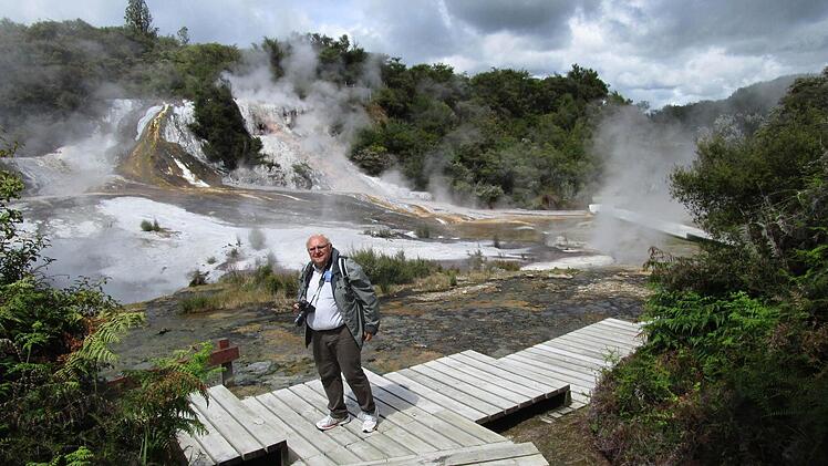 Siegfried Erhard ist begeistert von der Vulkanlandschaft auf Neuseeland.  Foto: Ilse Erhard