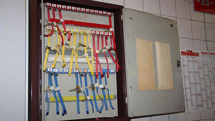 Den Schlüsselkasten mit den bunten Bändern wird er bald für immer schließen. Foto: Ulrike Müller