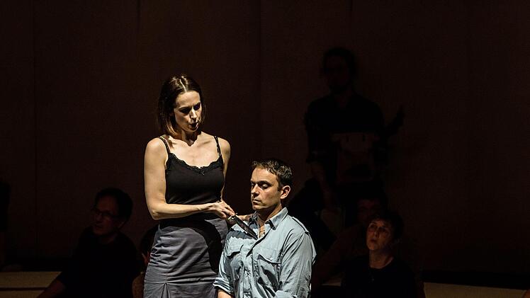 Probenszene aus Bozets "Carmen". Die Neuinszenierung am Landestheater Coburg feiert am 2. Juni Premiere.Foto: Jochen Berger