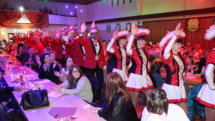 Einmarsch der großen Garde und des Elferrats  Foto: Friedwald Schedel