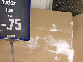 Mancherorts waren die Supermarkt-Vorräte leergekauft. Foto: Rene Traut, dpa