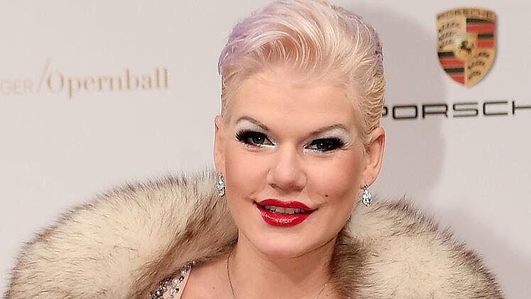 Melanie M&uuml;ller wurde wegen Zeigens des Hitlergru&szlig;es und Drogenbesitzes zu einer Geldstrafe verurteilt.