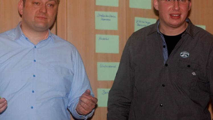 Michael Hader (rechts) leitet künftig die Alternative für Tschirn. Er löst Christian Alber (links) ab, der der Gruppierung aber als zweiter Vorsitzender erhalten bleibt. Foto: Michael Wunder