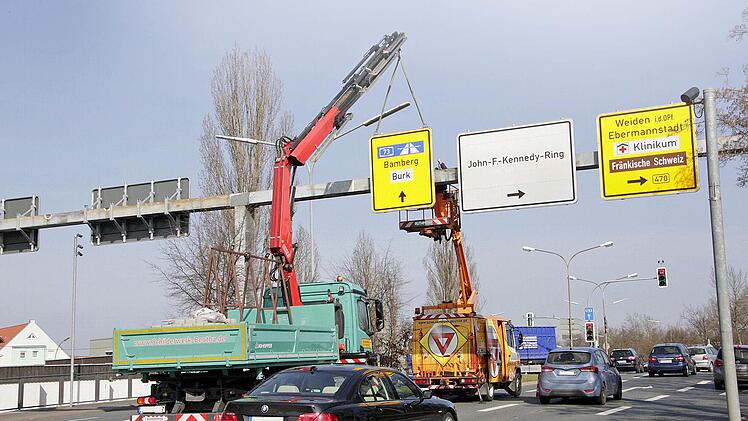 Jetzt ist die Beschilderung wieder vorschriftsmäßig. Foto: Josef Hofbauer