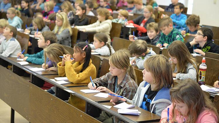 Am Samstag ging es an der Bamberger Kinder-Uni um die Frage, ob Bäume Tagebuch schreiben. Foto: Ronald Rinklef
